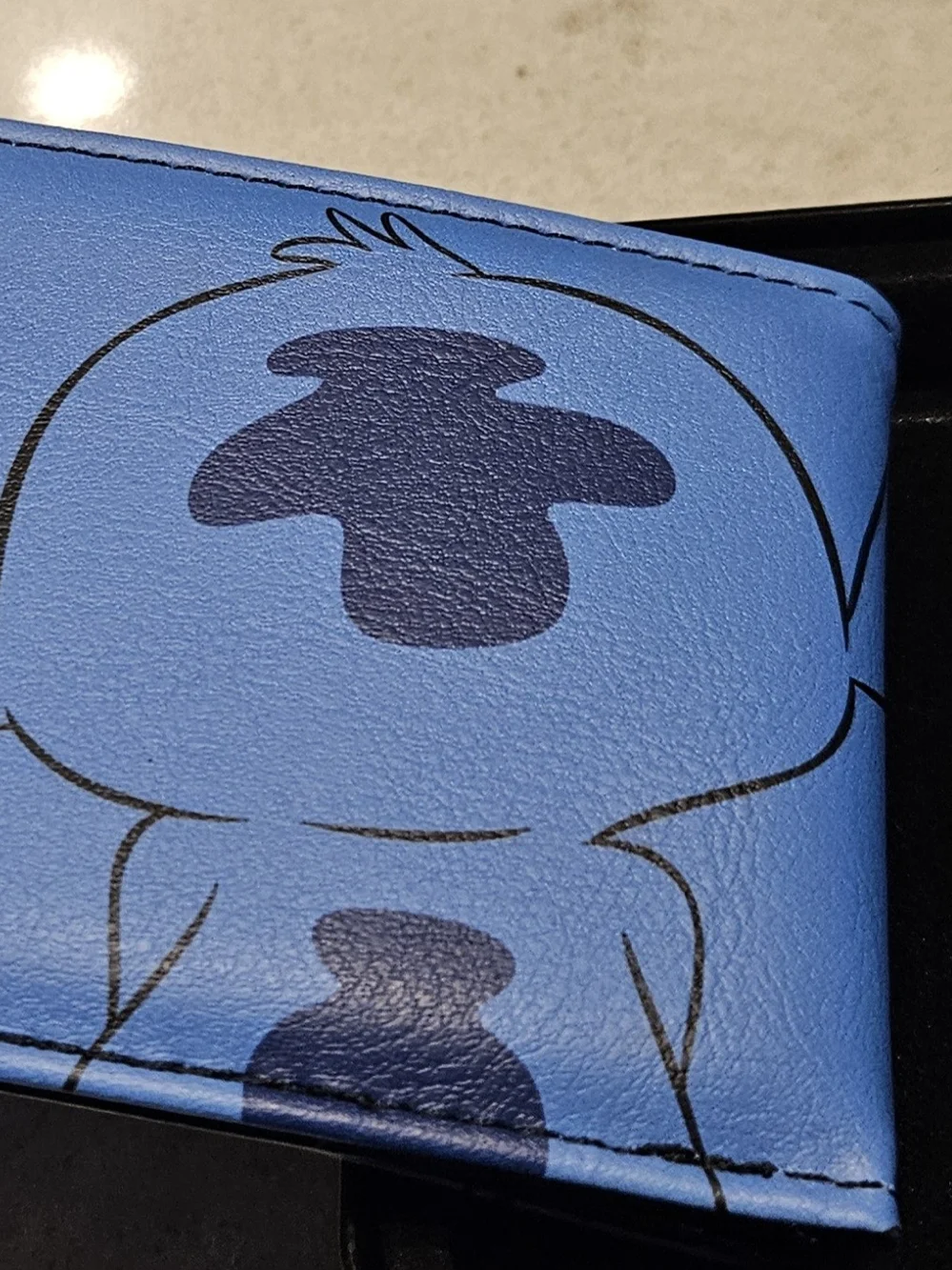 BUCKLE-DOWN Disney Stitch Sweet Smiling Pose Bifold Wallet